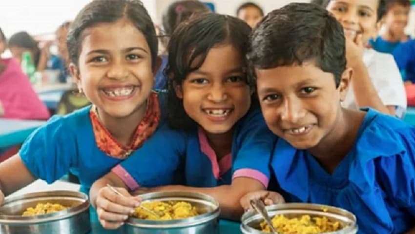 প্রাথমিক বিদ্যালয়ে মিড ডে মিল চালু হচ্ছে অক্টোবরে