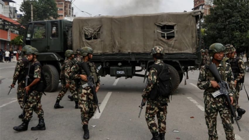 নেপালে নিরাপত্তার নিয়ন্ত্রণ নিল সেনাবাহিনী