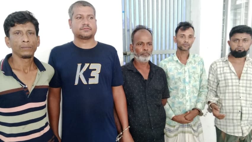 আশুলিয়ায় জুয়ার আসরে অভিযান, আটক ৫