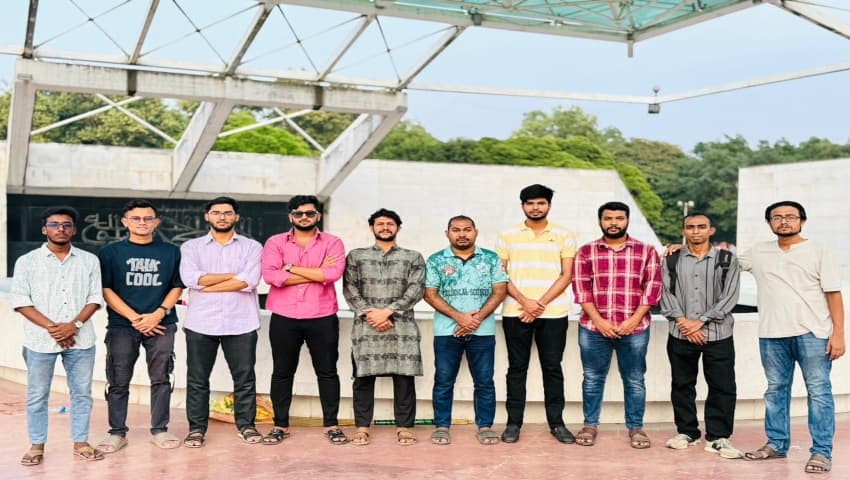 টানা ৮ম সপ্তাহ: শহীদ জিয়াউর রহমানের মাজার প্রাঙ্গণ পরিষ্কার করল জাবি ছাত্রদল
