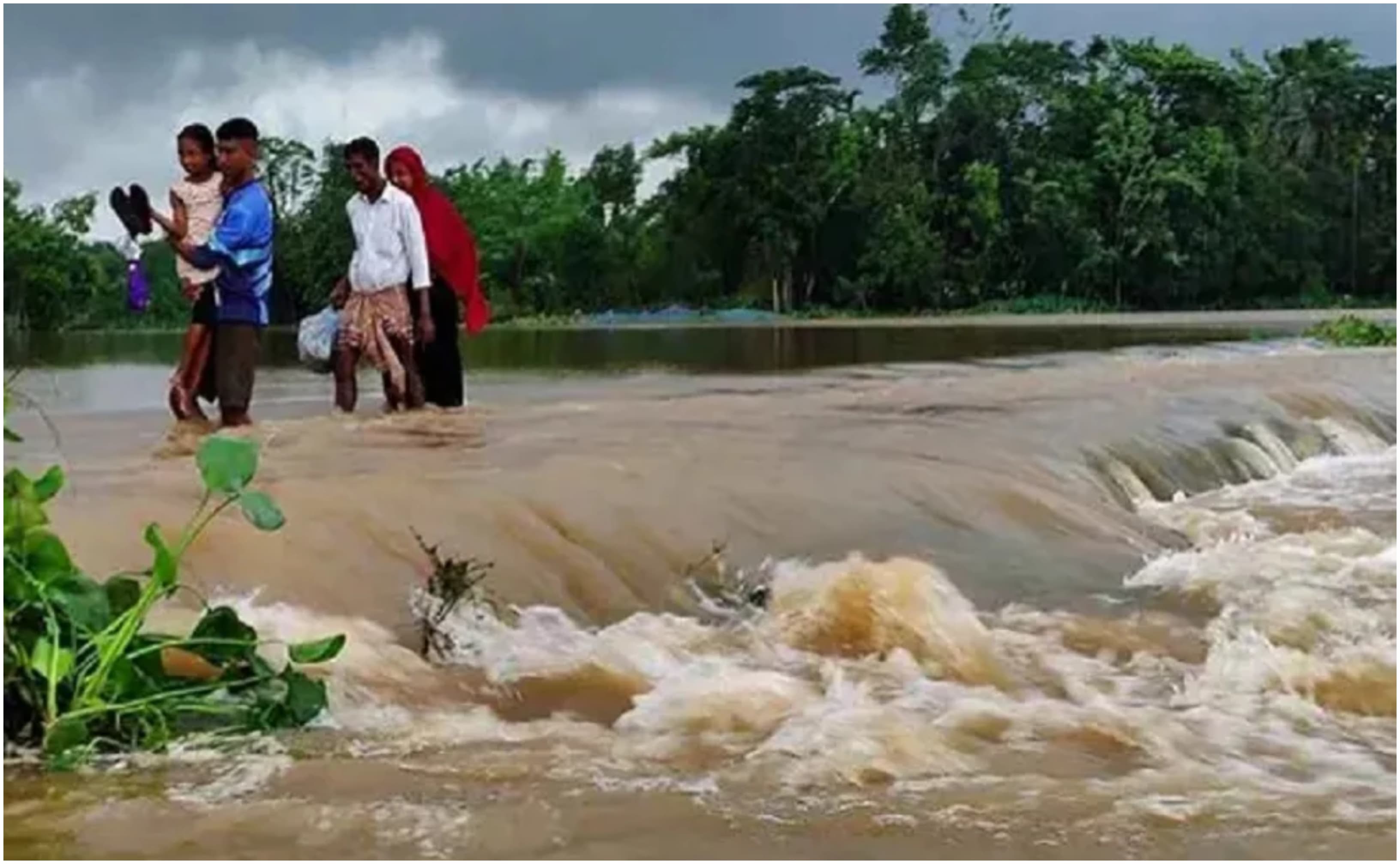বন্যার ঝুঁকিতে ৩ জেলা, বাড়তে পারে ৮ নদীর পানি
