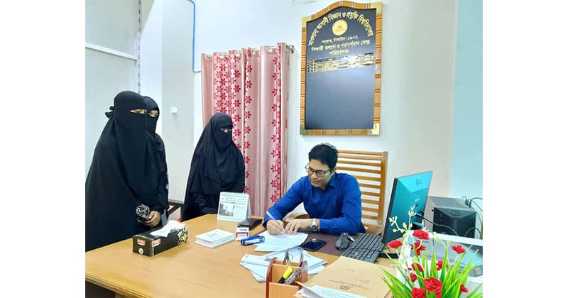 মাভাবিপ্রবিতে ক্যাফেটেরিয়াতে পর্দা কর্নার স্থাপনের দাবিতে স্মারকলিপি জমা দিলো একদল নারী শিক্ষার্থী