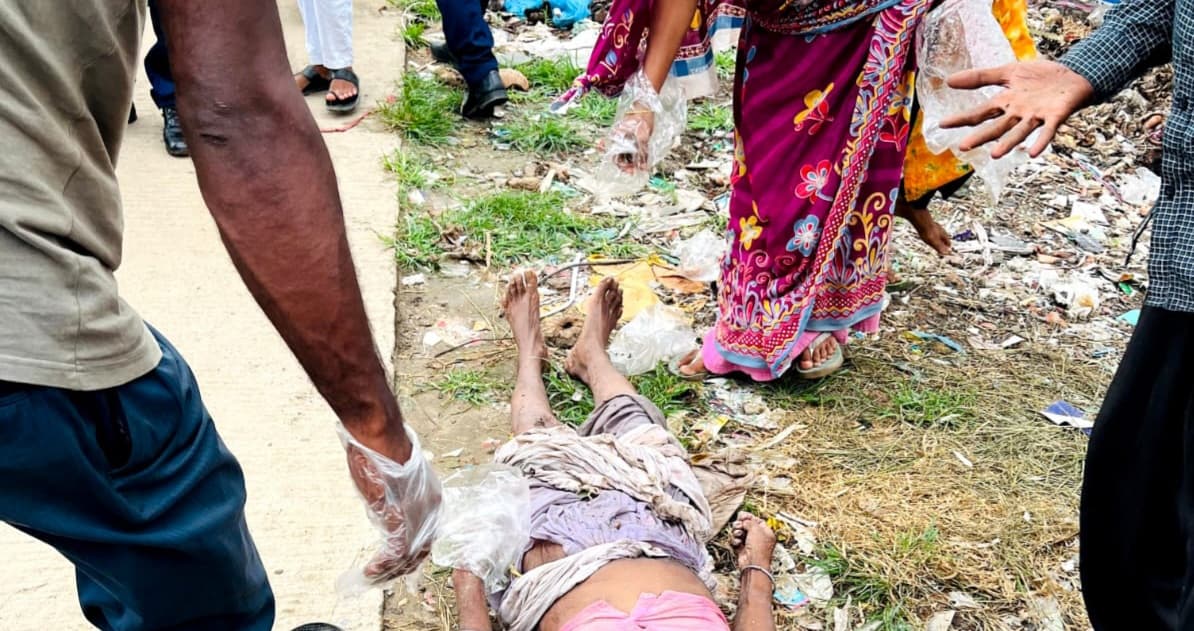 সাভারে মডেল মসজিদের পেছন থেকে গলায় রশি প্যাঁচানো অজ্ঞাত বৃদ্ধার লাশ উদ্ধার