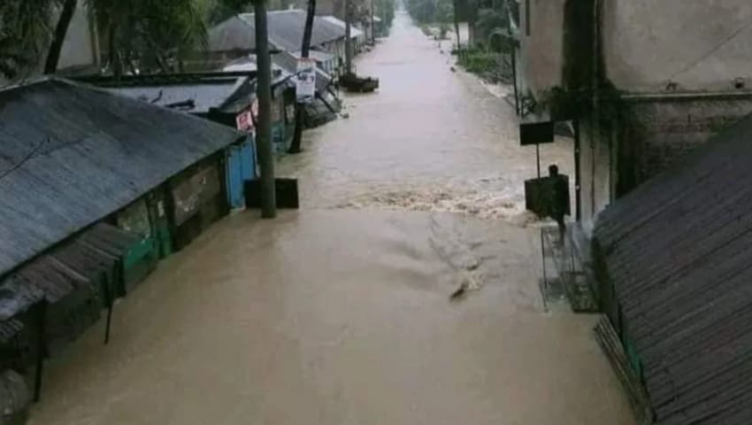 ফেনীতে বাঁধ ভেঙে পানির নিচে ৩০ গ্রাম