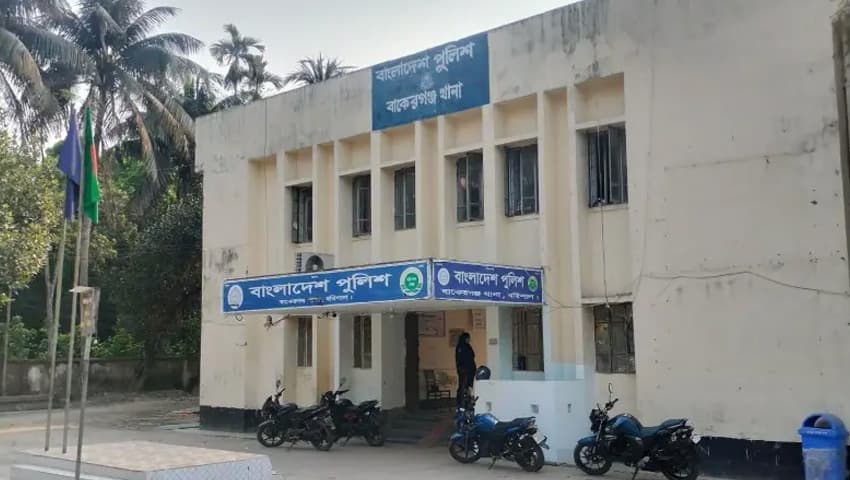 ছেলেকে হত্যা করে থানায় আত্মসমর্পণ করলেন বাবা-মা