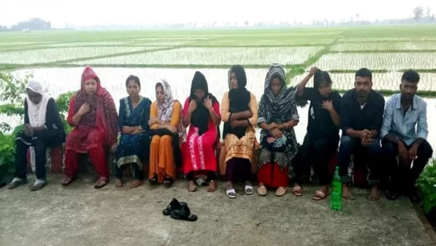 নওগাঁ সীমান্তে ১০ নারী-পুরুষকে পুশইন বিএসএফের