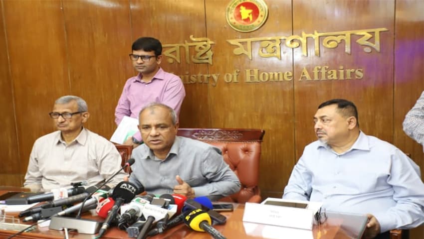 নির্বাচনের আগে লটারির মাধ্যমে এসপি-ওসিদের বদলি করা হবে: স্বরাষ্ট্র উপদেষ্টা