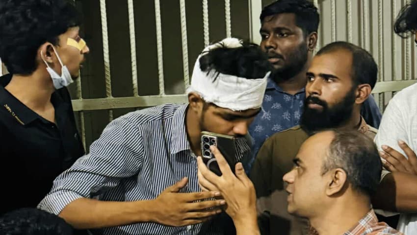 সদরঘাটে কেবিন ভাড়া নিতে বাধ্য করা নিয়ে বাকবিতণ্ডায় জবি শিক্ষার্থীদের উপর লঞ্চকর্মীদের হামলা, আহত ৯