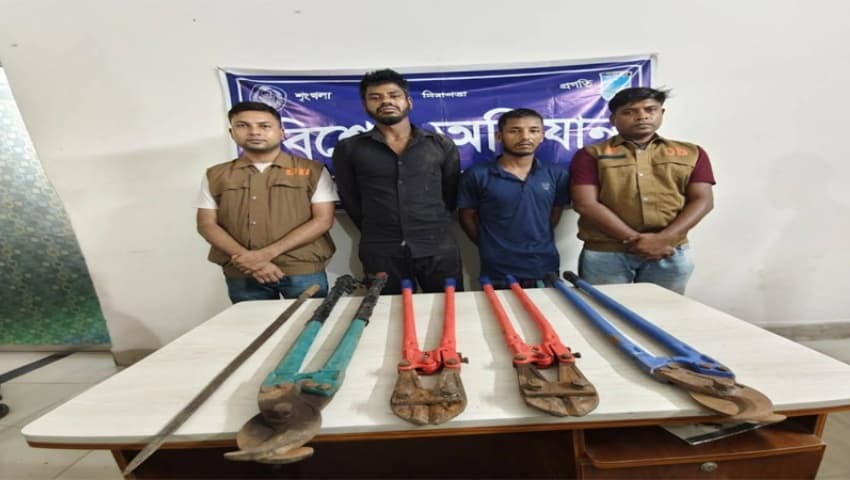 ধামরাইয়ে কারখানায় ডাকাতির অভিযোগে গ্রেফতার ৩
