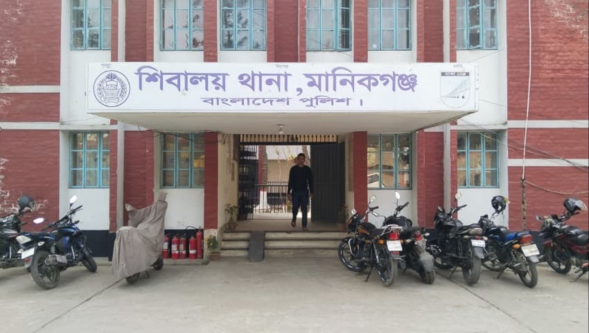 শিবালয়ে ব্যবসায়ীর স্বর্ণ ছিনতাই, গ্রেফতার ৩