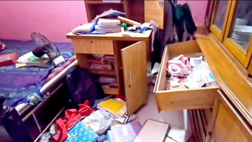 সাভারে ডিবি পরিচয়ে ফ্ল্যাটে ঢুকে ডাকাতির অভিযোগ