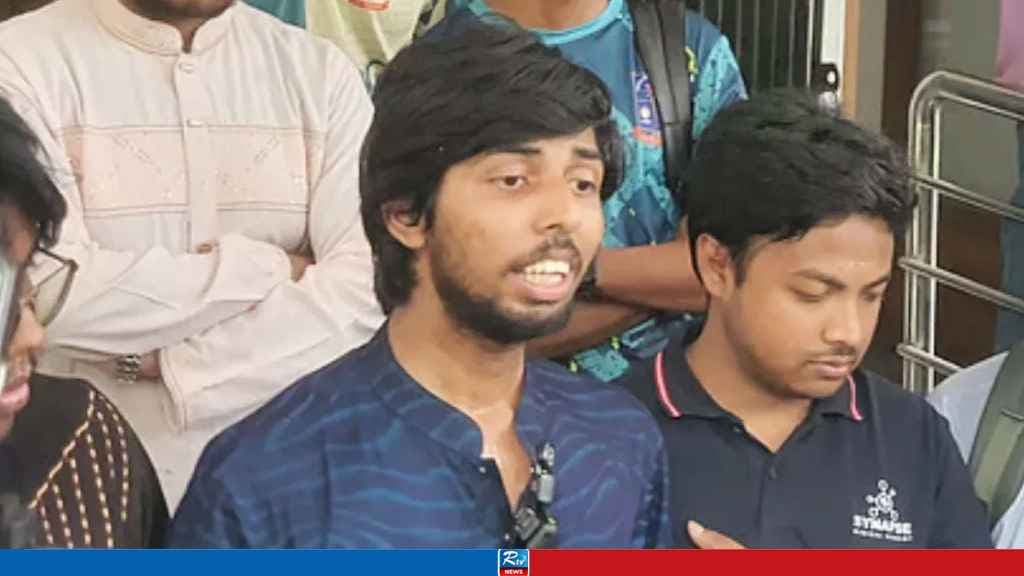 ডাকসুর সাহিত্য সম্পাদকের 'দাঁত ফেলে দেওয়ার' হুমকির অভিযোগ