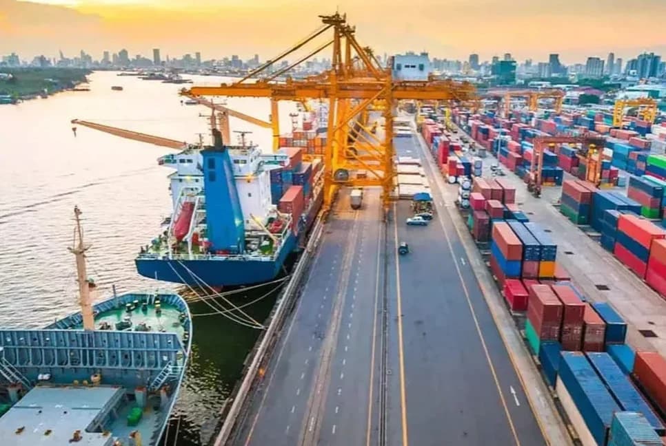 ১ লাখ ৩৮ হাজার টন জ্বালানি তেল নিয়ে চট্টগ্রাম বন্দরে চার জাহাজ